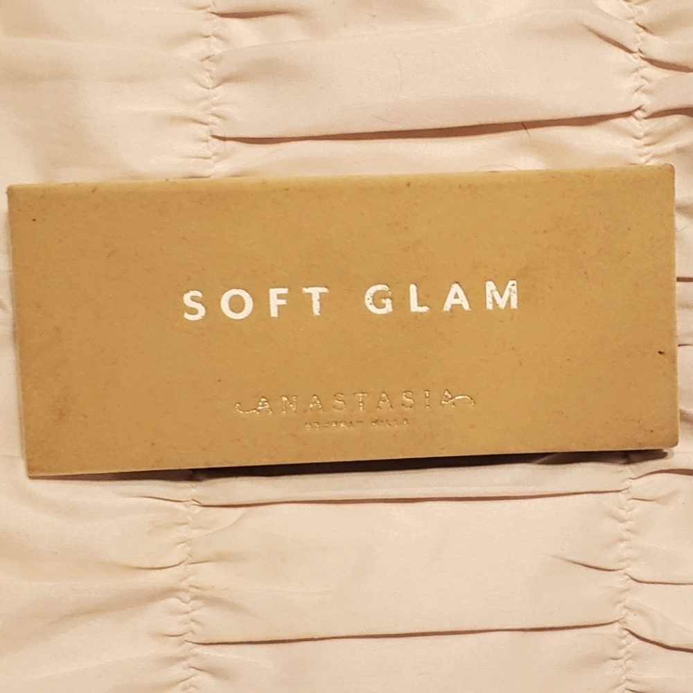 Anastasia Beverly Hills Soft Glam palette